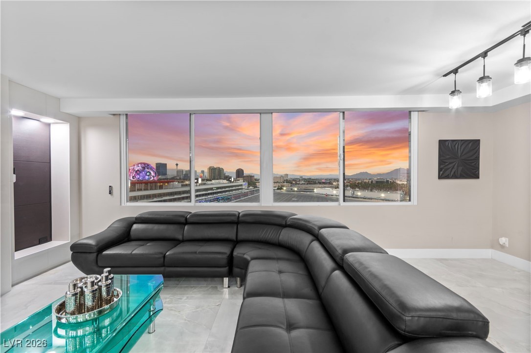 205 East Harmon Avenue 1012