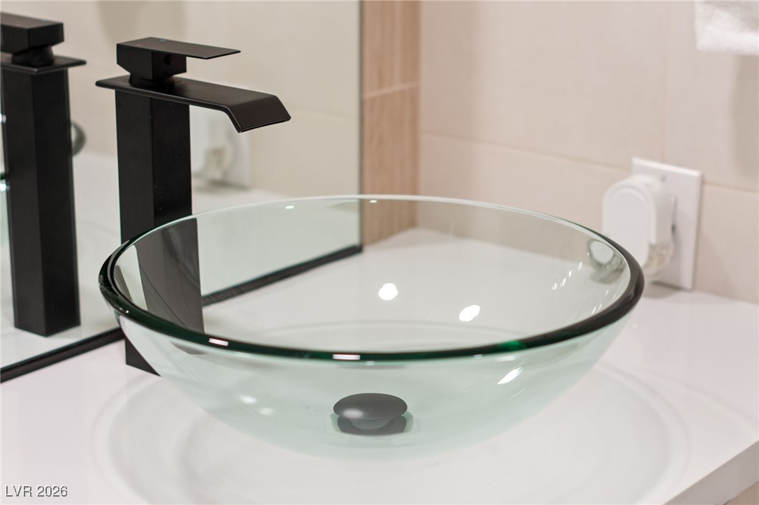 205 East Harmon Avenue 1012