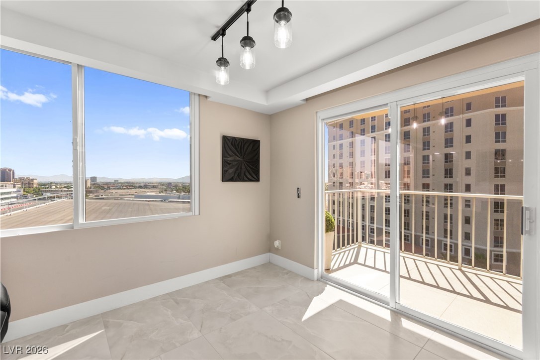 205 East Harmon Avenue 1012