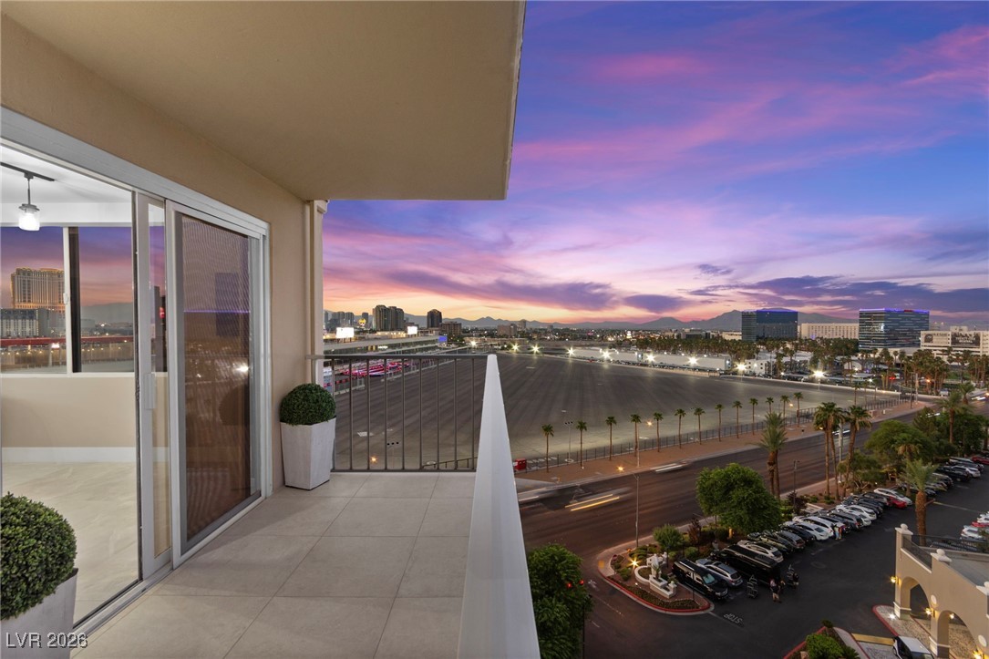 205 East Harmon Avenue 1012