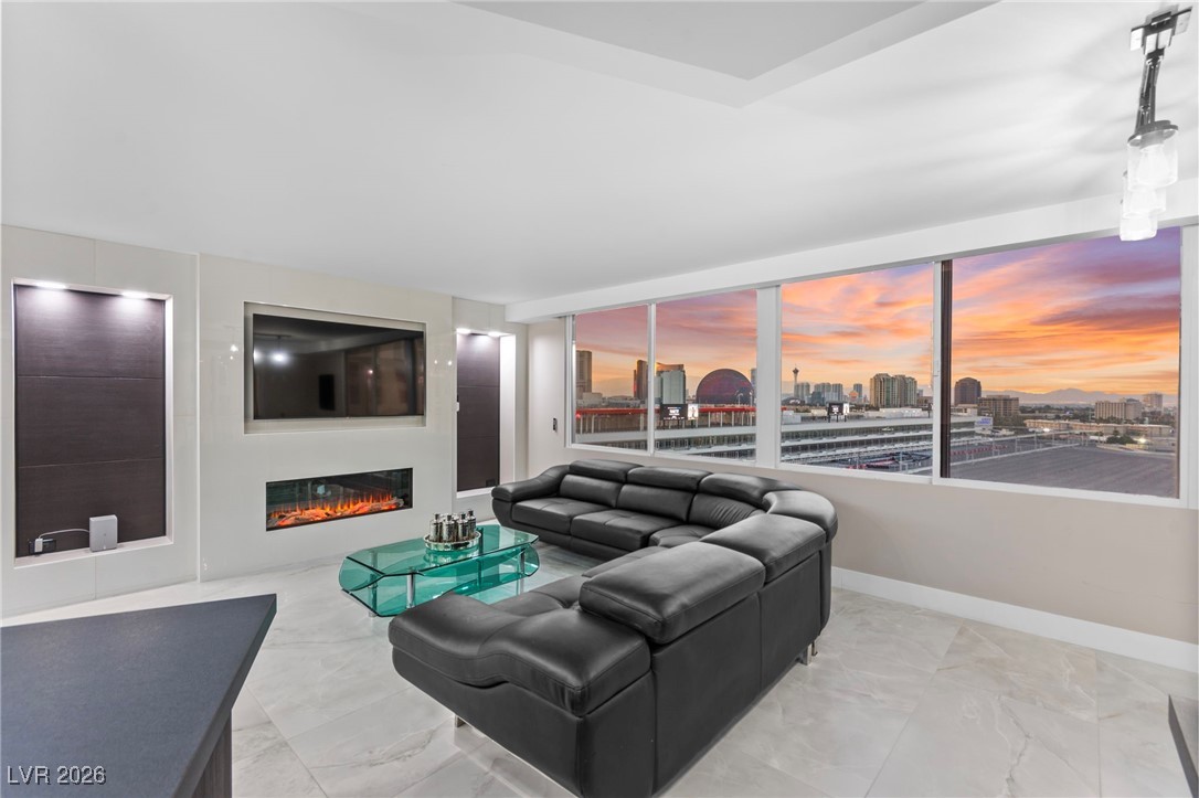 205 East Harmon Avenue 1012