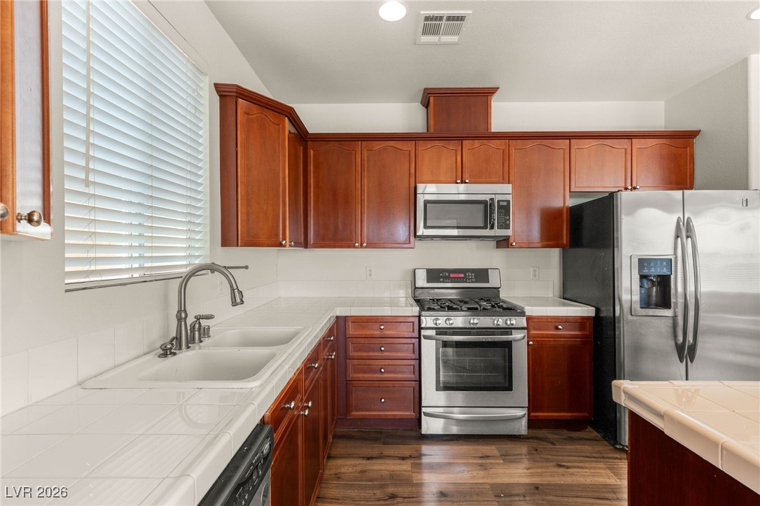 6247 Sugartree Avenue