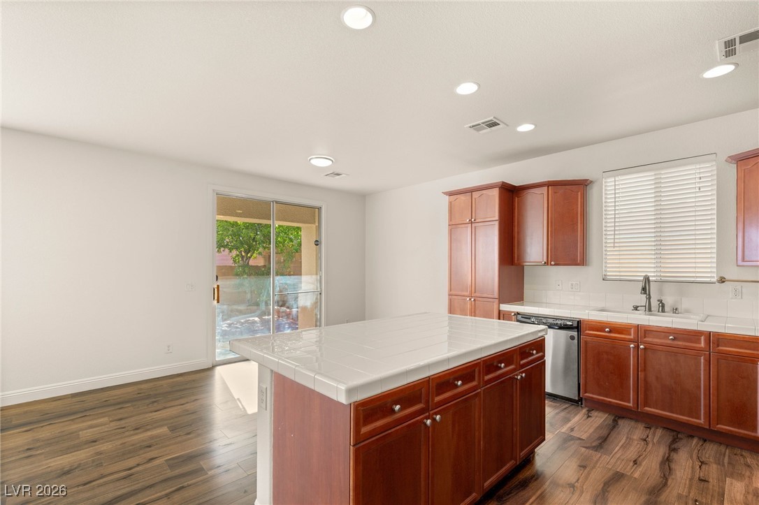 6247 Sugartree Avenue