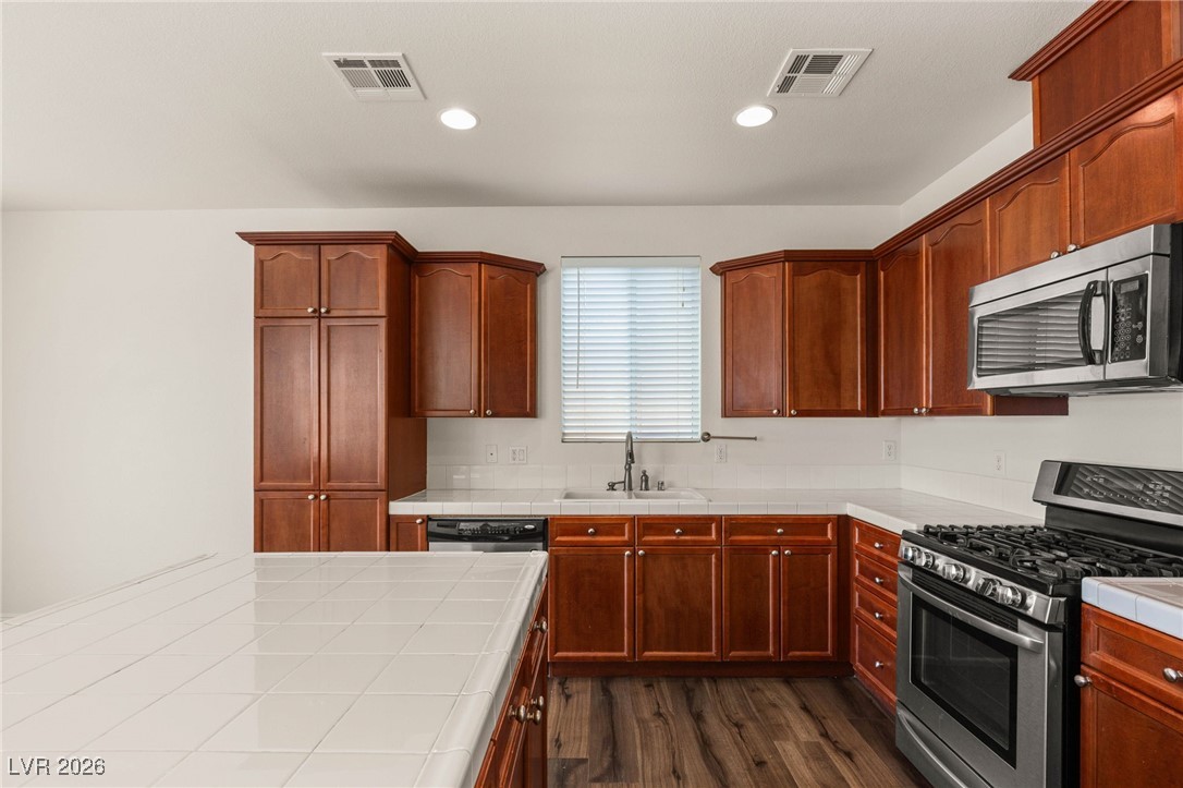 6247 Sugartree Avenue