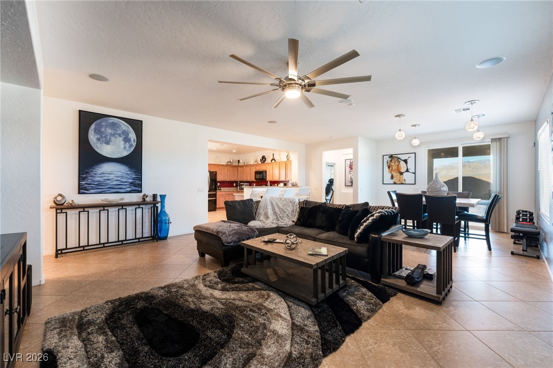 6804 Woodland Vase Court