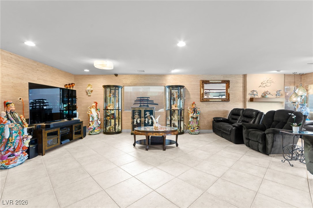 8832 Arabian Filly Avenue