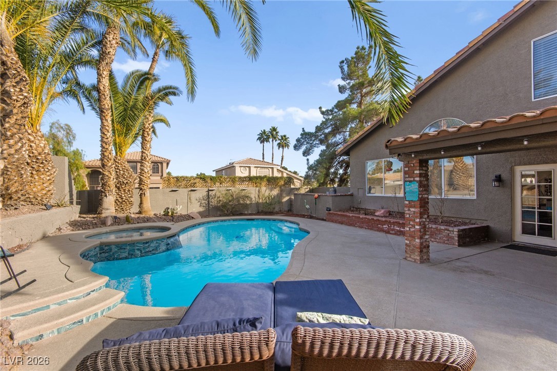 2570 Hummingbird Hill Avenue