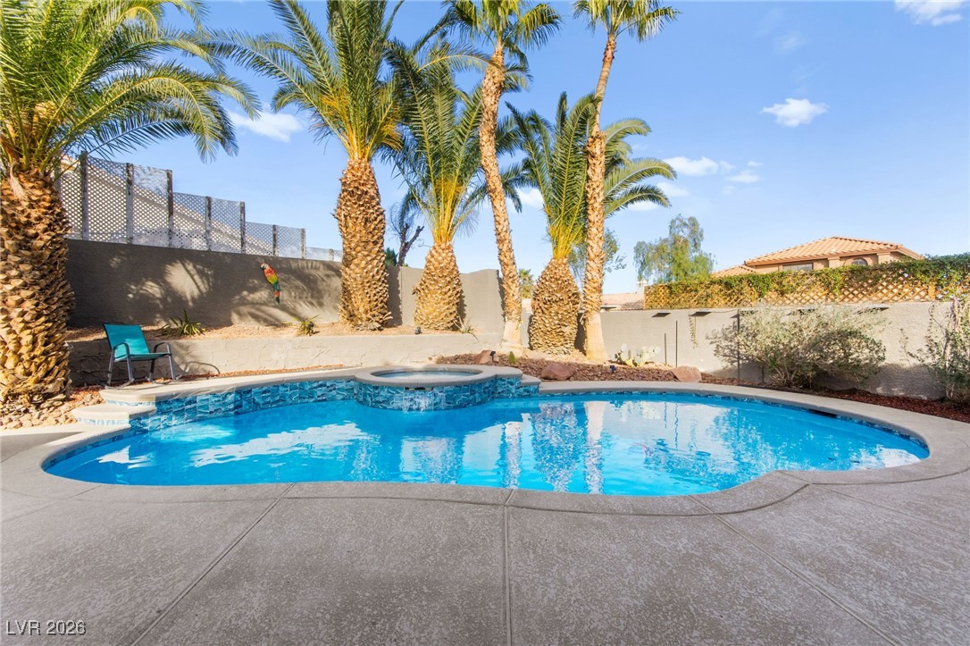 2570 Hummingbird Hill Avenue