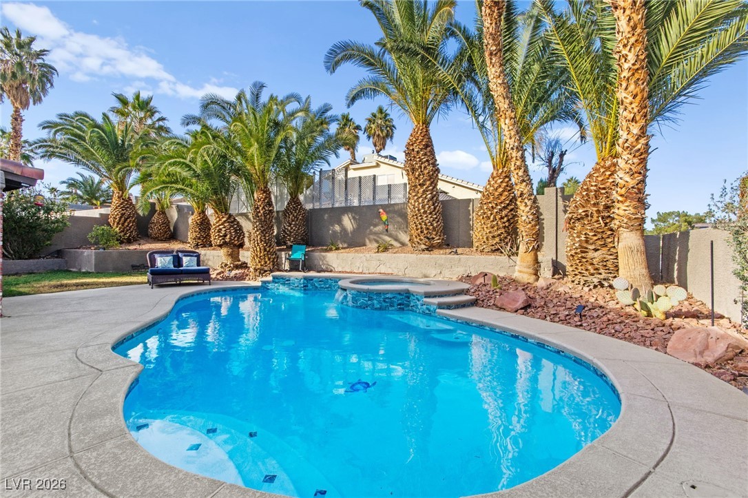 2570 Hummingbird Hill Avenue