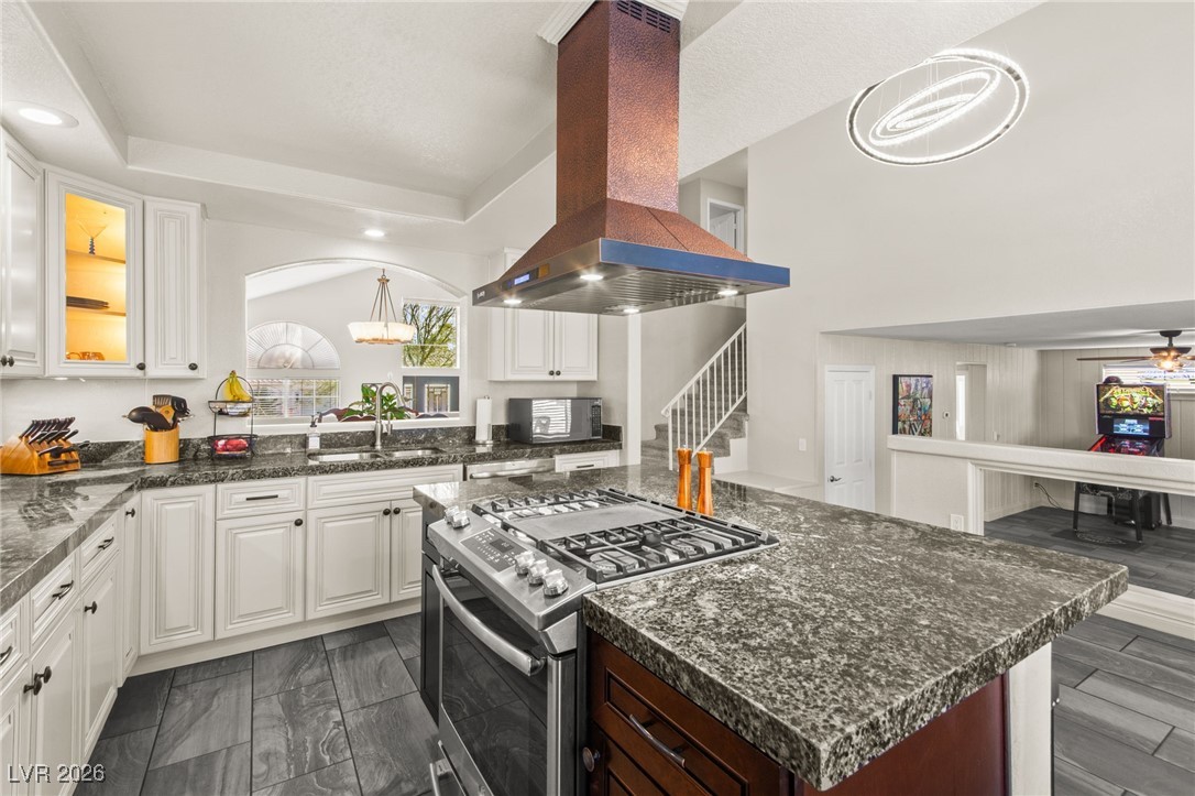 2570 Hummingbird Hill Avenue