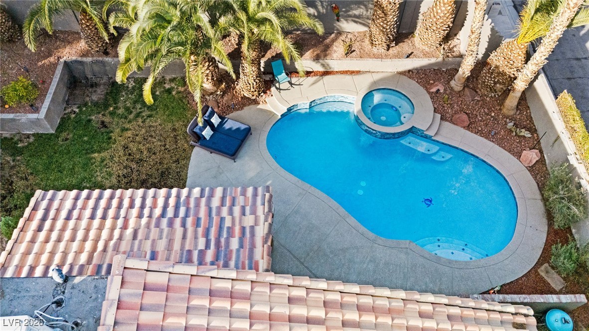 2570 Hummingbird Hill Avenue