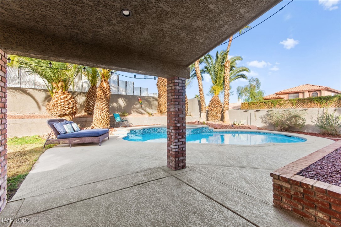 2570 Hummingbird Hill Avenue