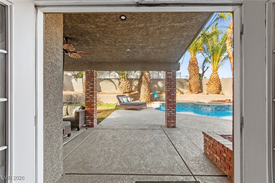 2570 Hummingbird Hill Avenue