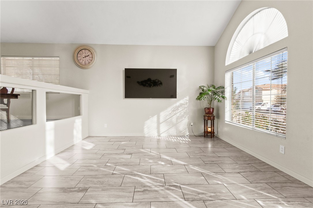 2570 Hummingbird Hill Avenue