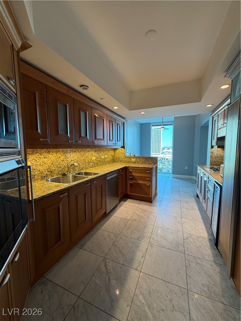 2777 Paradise Road 904