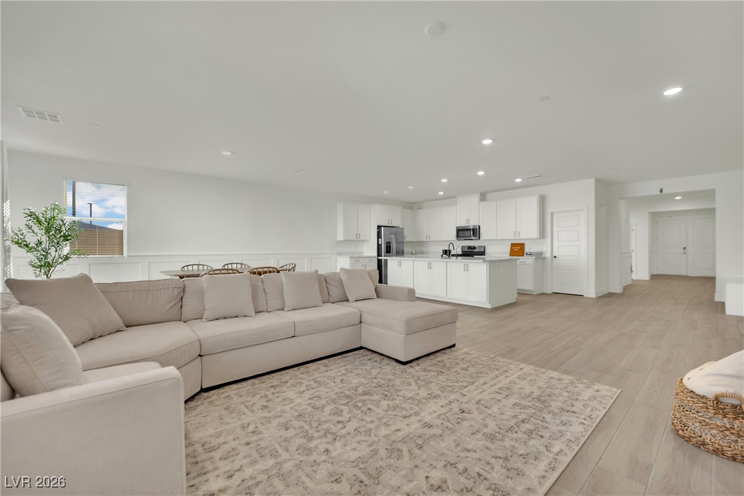 6094 Amelia Pointe Street