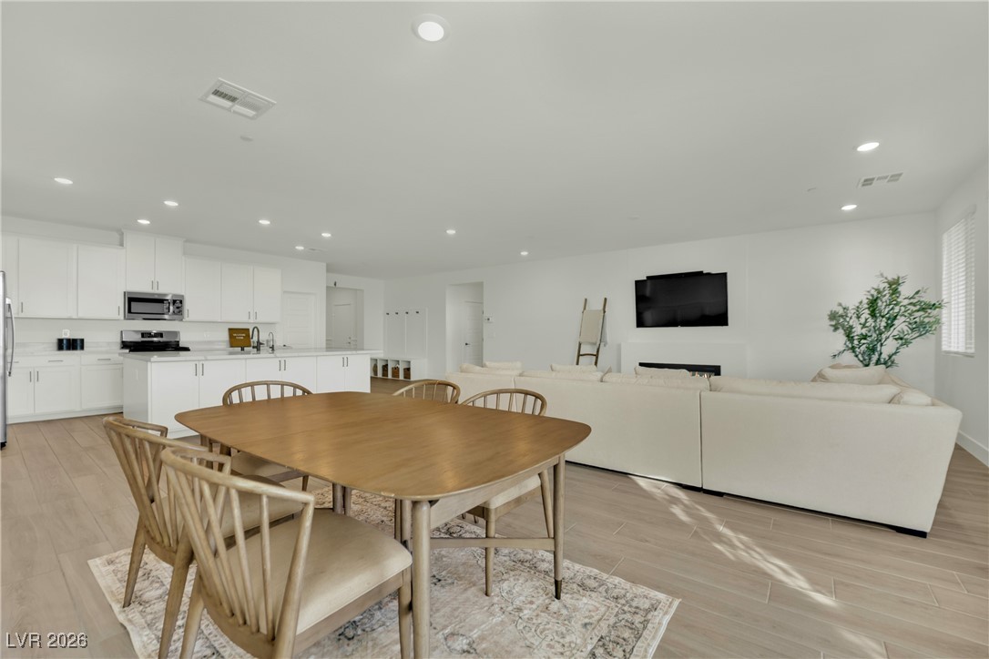 6094 Amelia Pointe Street