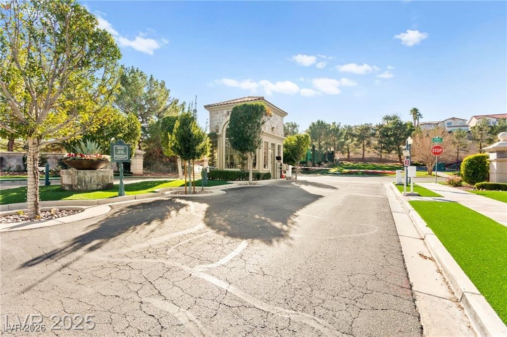 2900 Carmelo Drive