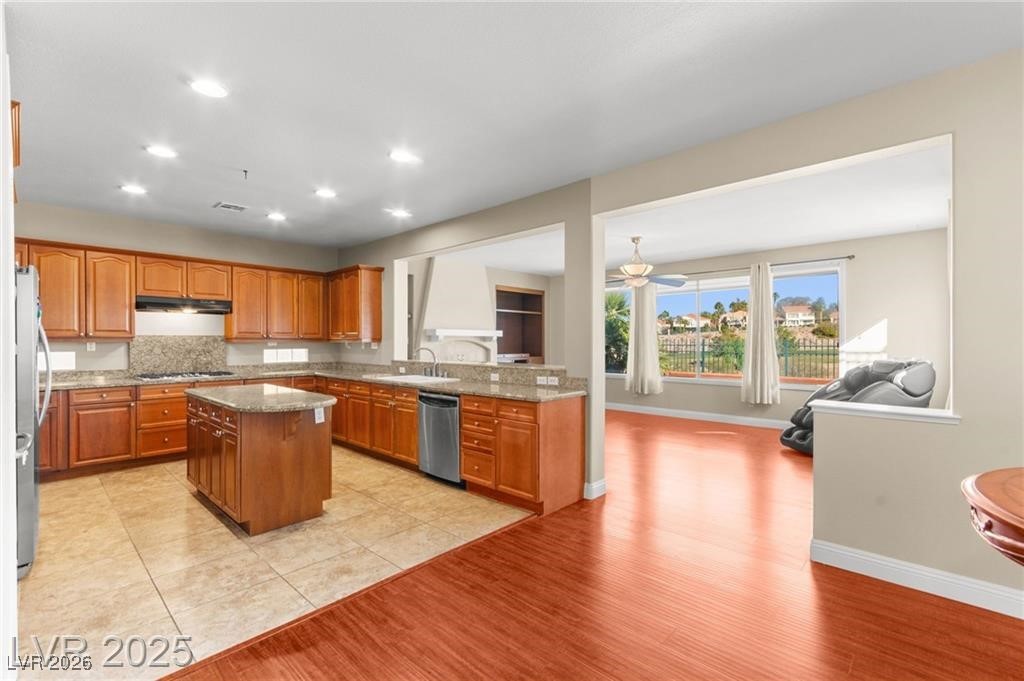 2900 Carmelo Drive