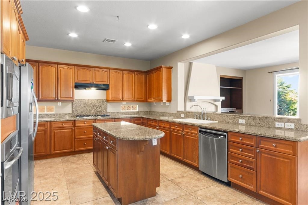 2900 Carmelo Drive