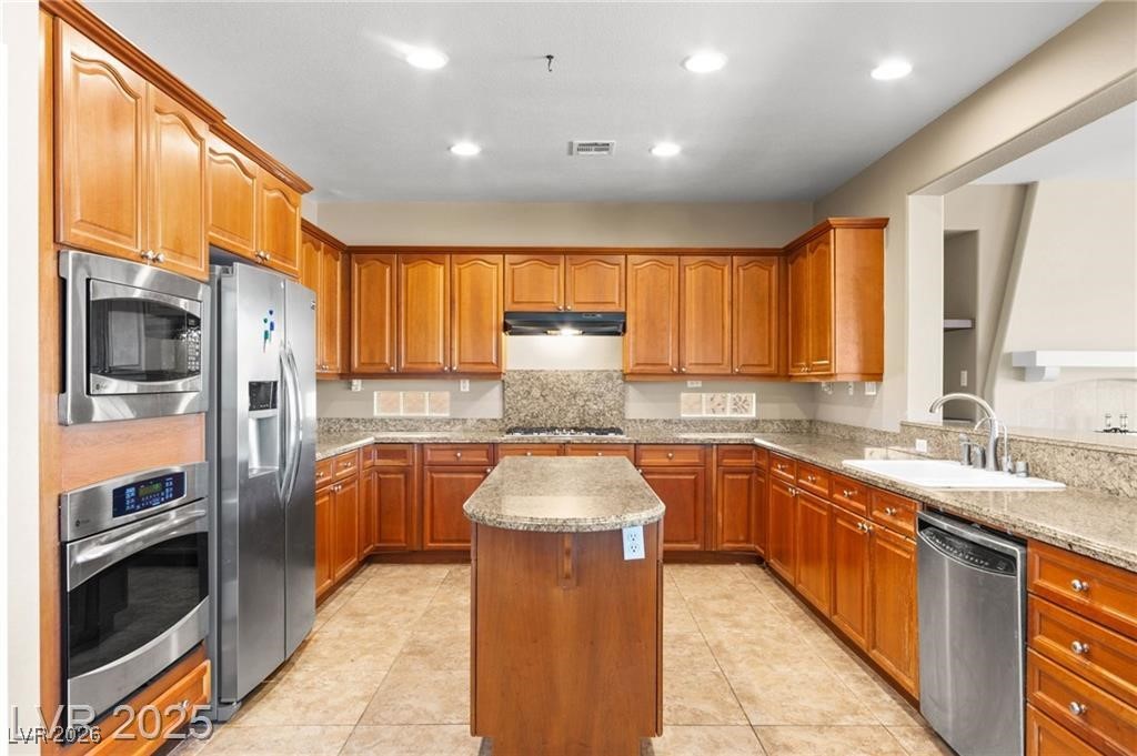 2900 Carmelo Drive