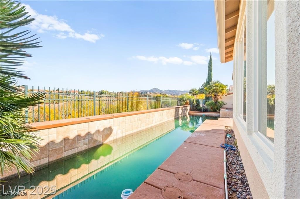 2900 Carmelo Drive