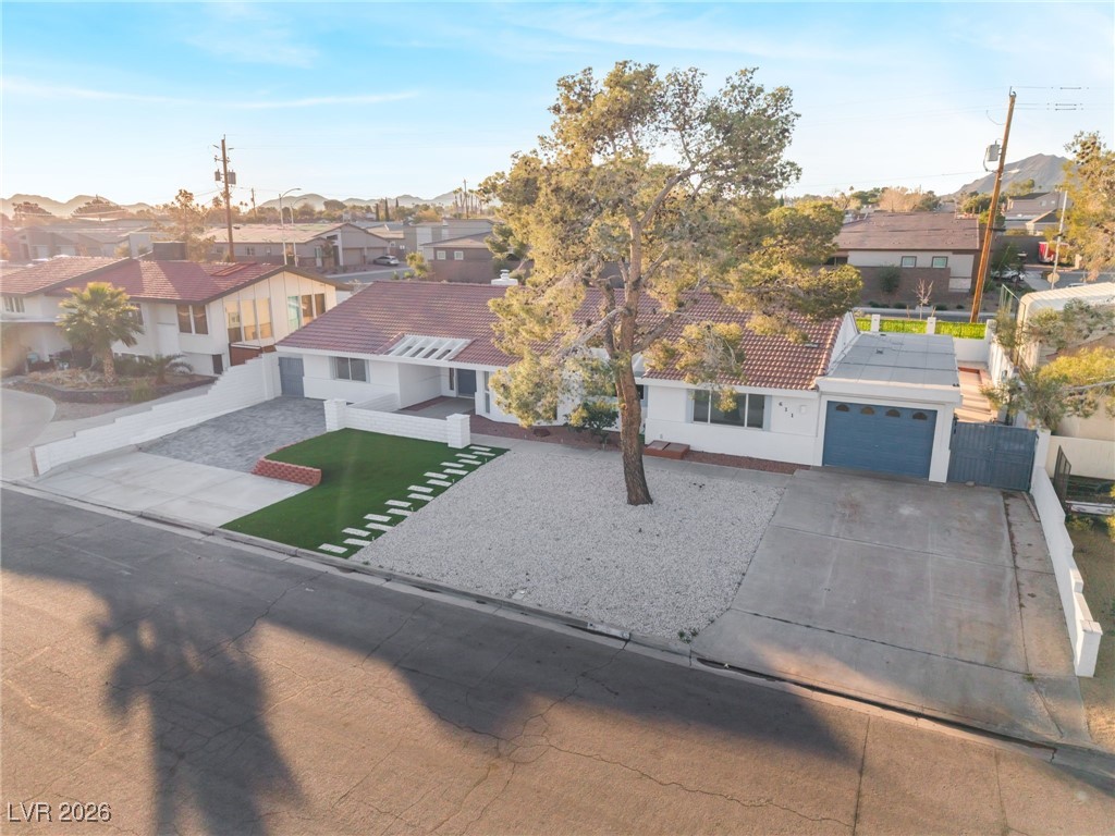 611 East Fairway Road