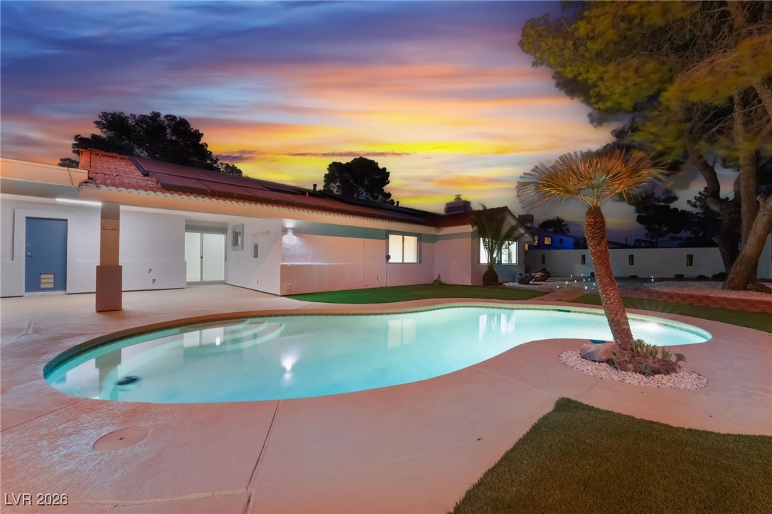 611 East Fairway Road