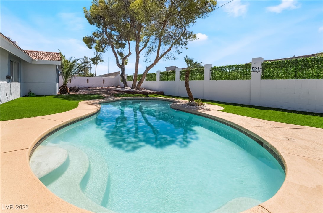 611 East Fairway Road