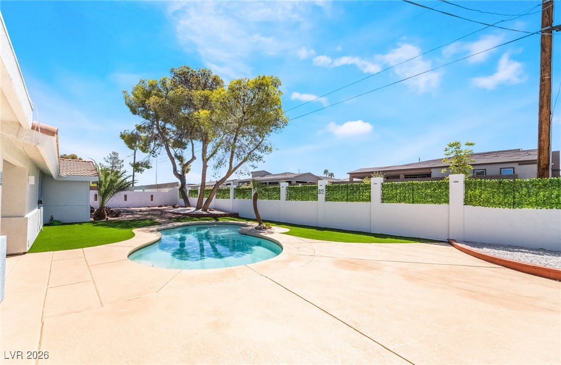 611 East Fairway Road