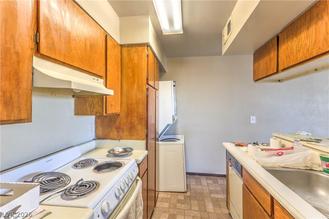 2221 West Bonanza Road 28