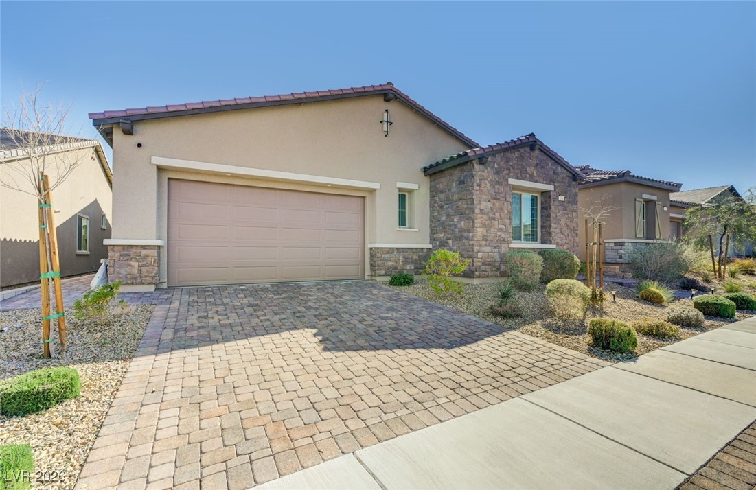 556 Comodo Street