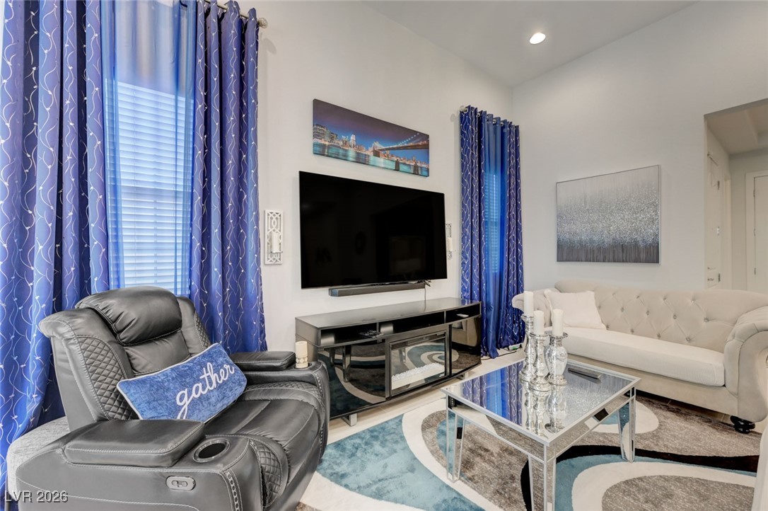 556 Comodo Street