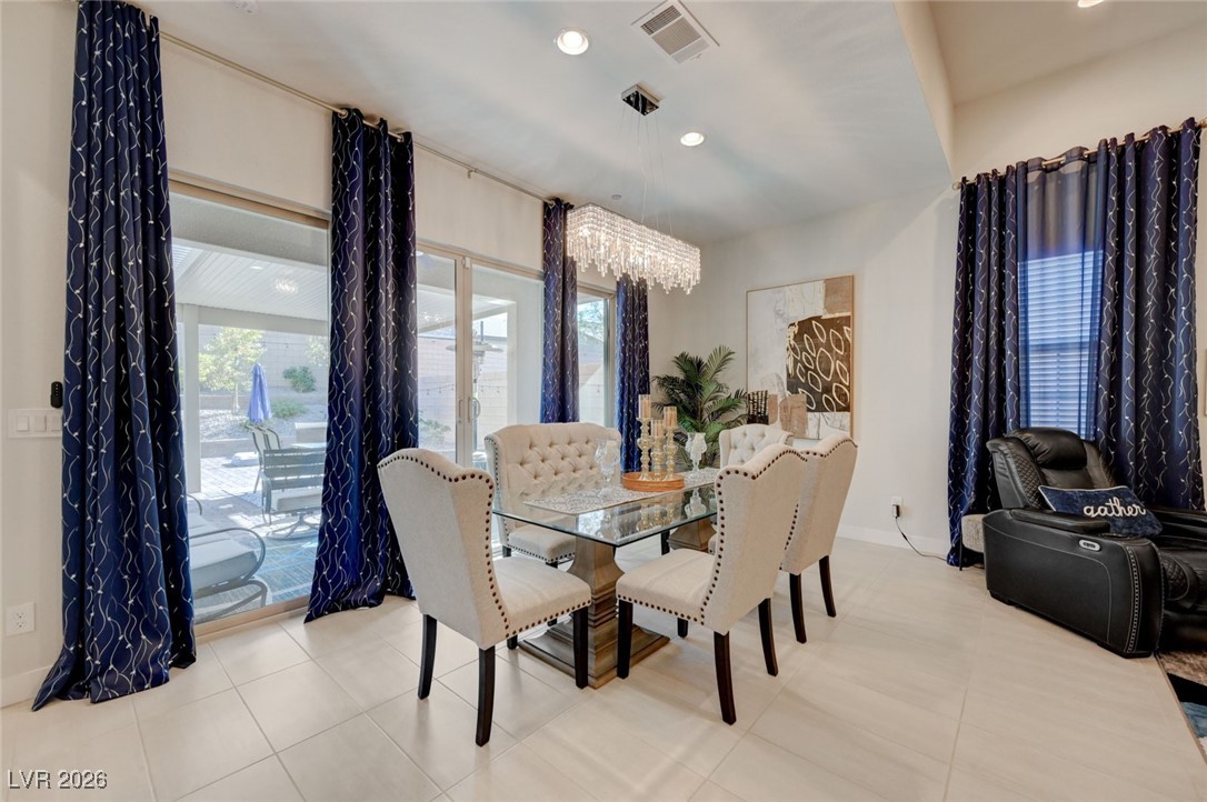 556 Comodo Street