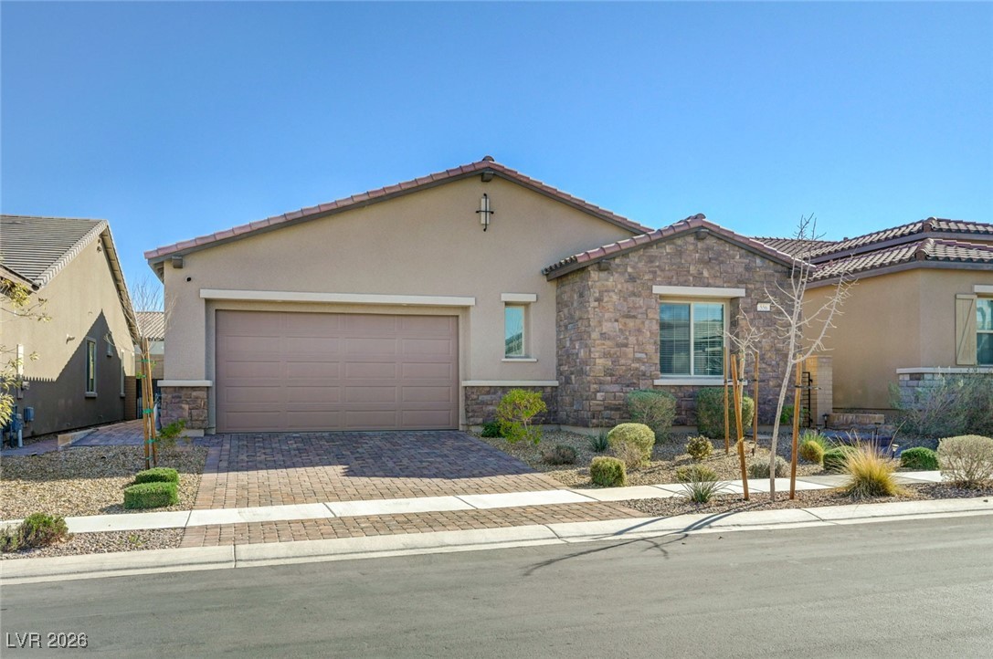 556 Comodo Street