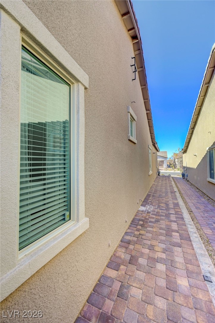 556 Comodo Street
