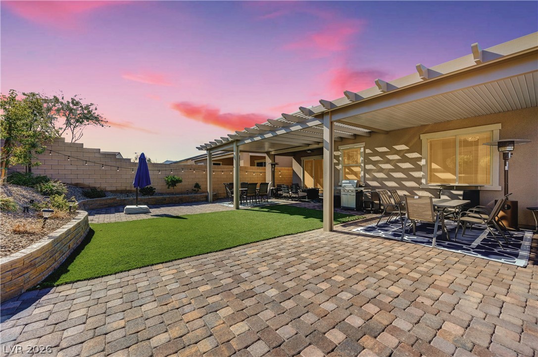 556 Comodo Street