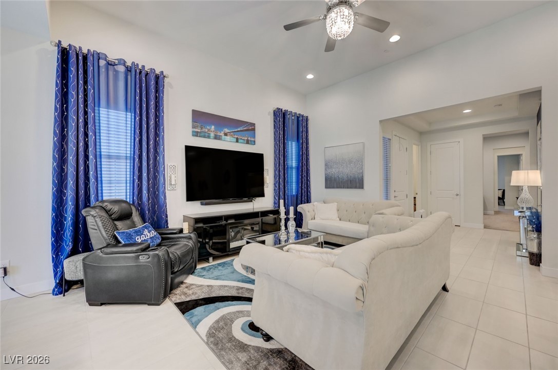 556 Comodo Street