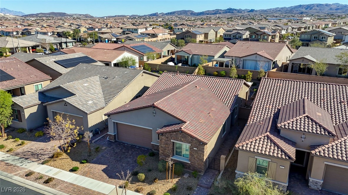 556 Comodo Street