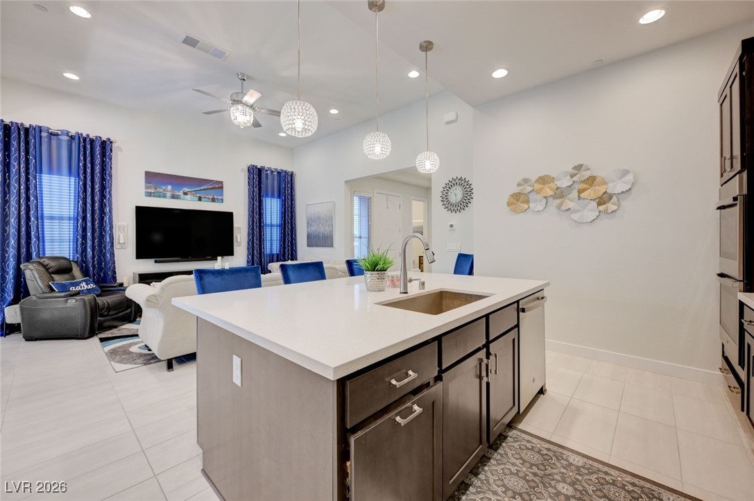 556 Comodo Street