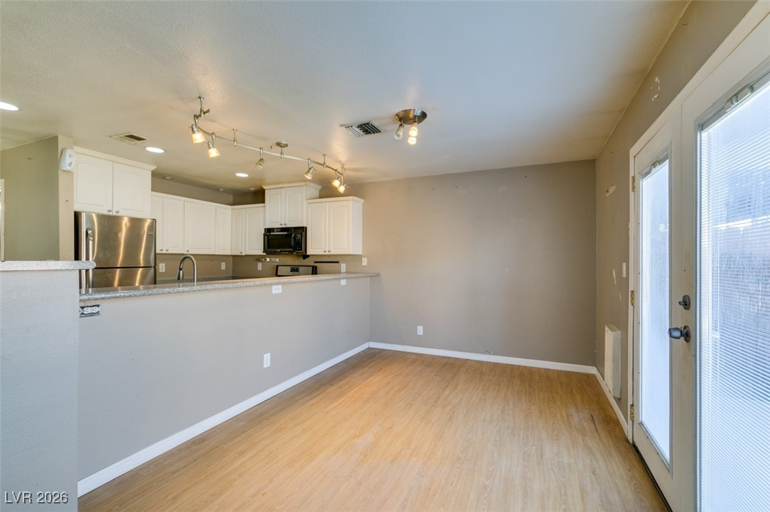 5650 Sea Breeze Avenue