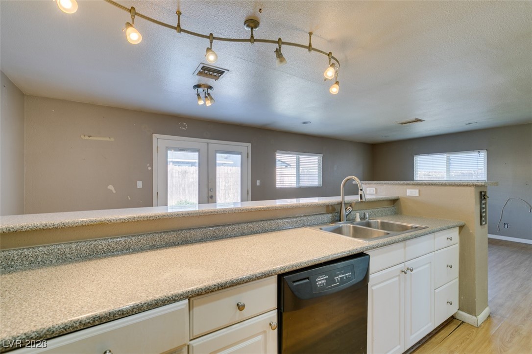 5650 Sea Breeze Avenue