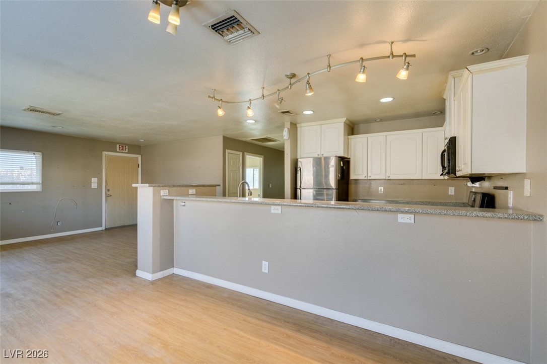 5650 Sea Breeze Avenue