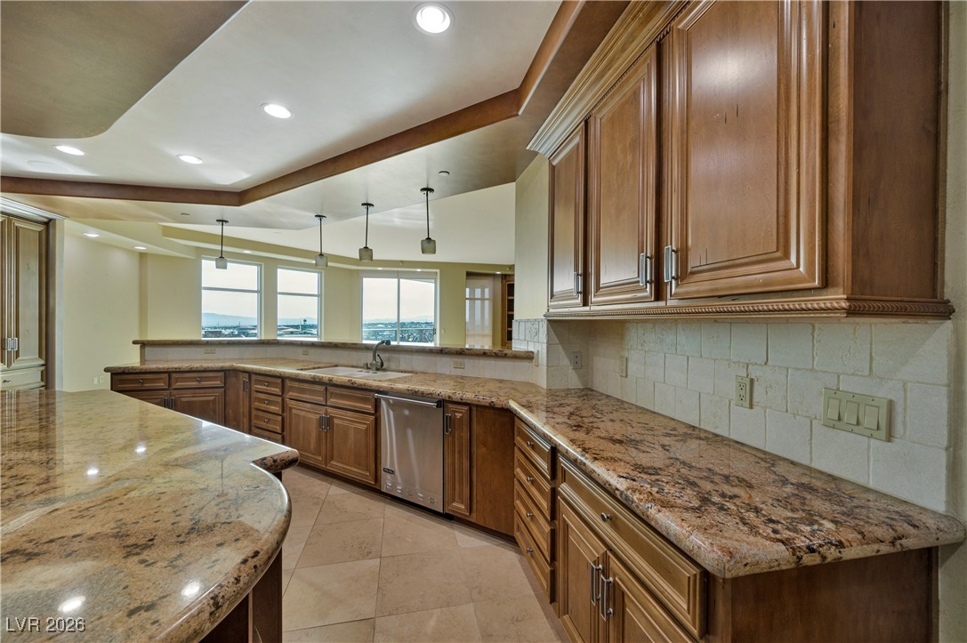 9101 Alta Drive 402