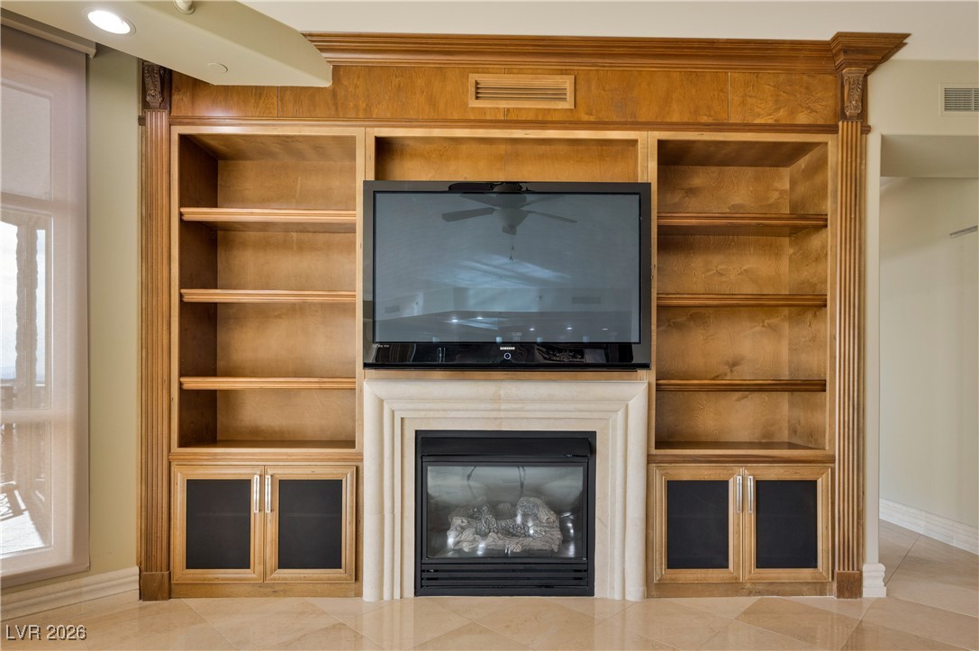9101 Alta Drive 402