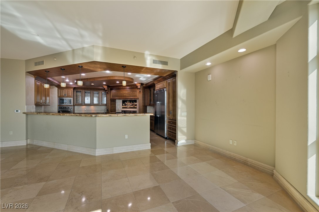 9101 Alta Drive 402