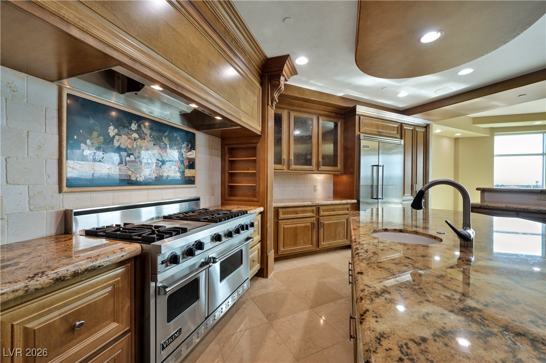 9101 Alta Drive 402