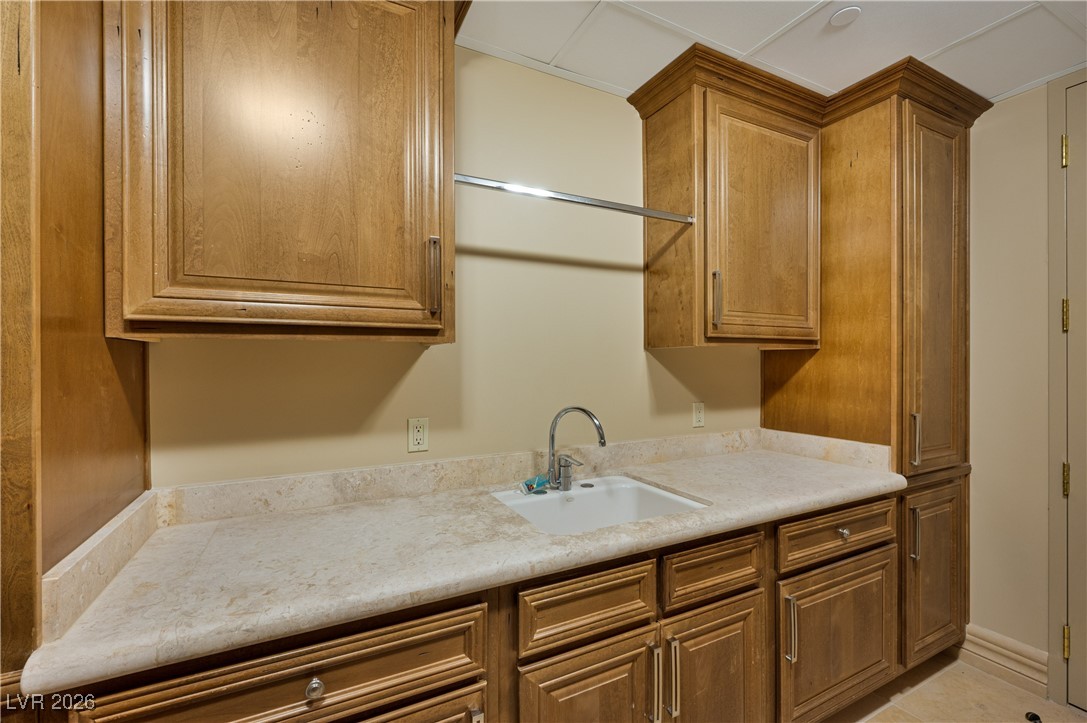 9101 Alta Drive 402