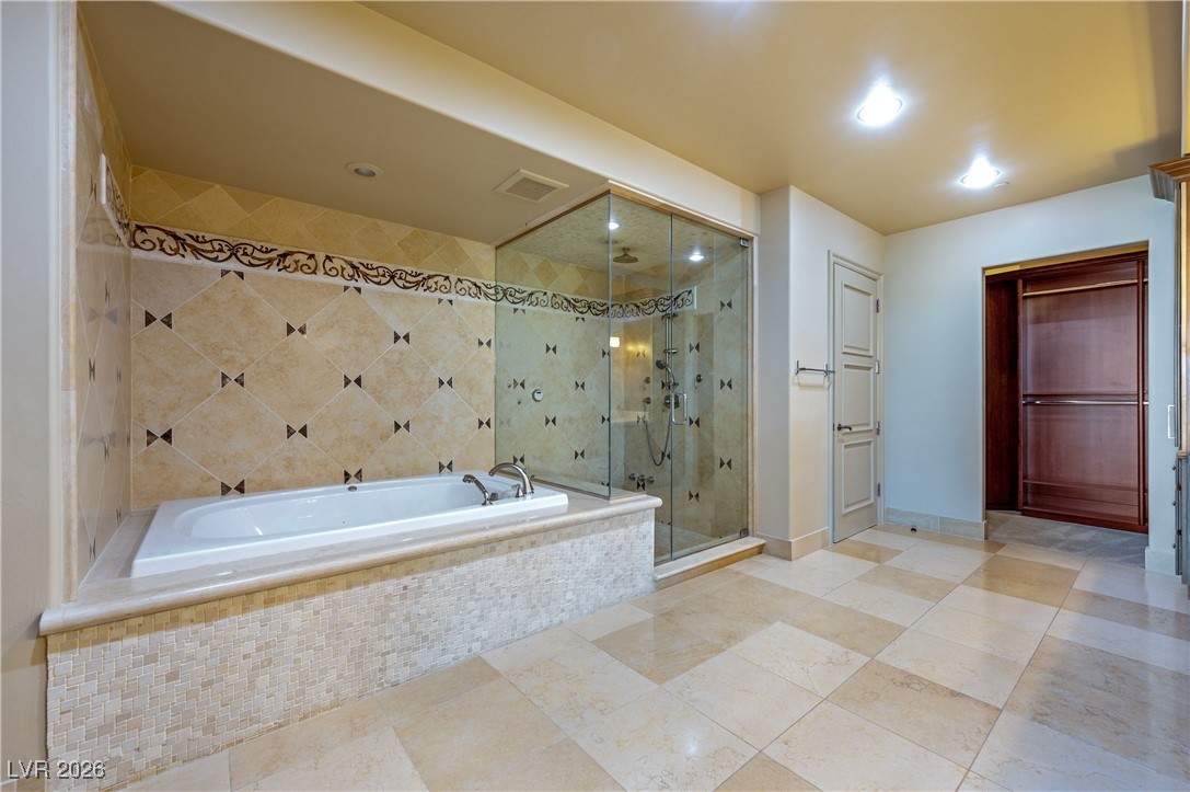 9101 Alta Drive 402