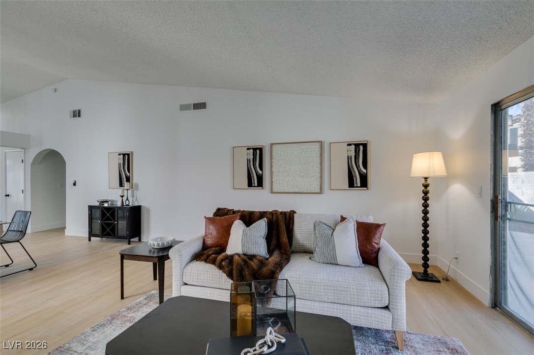 2747 Quaker Ridge Road